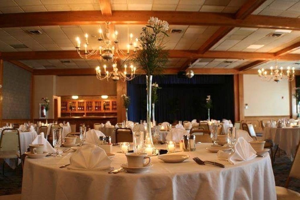 Hotel Carlisle & Embers Convention Center מראה חיצוני תמונה